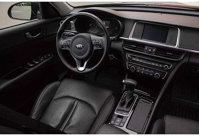 KIA Optima салон