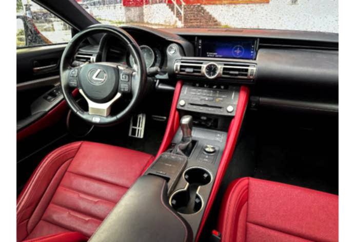 Lexus RC 350 F-sport салон