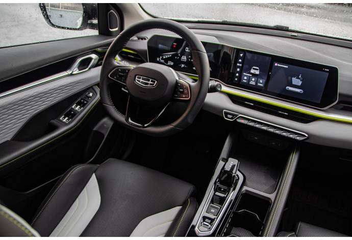 GEELY COOLRAY салон
