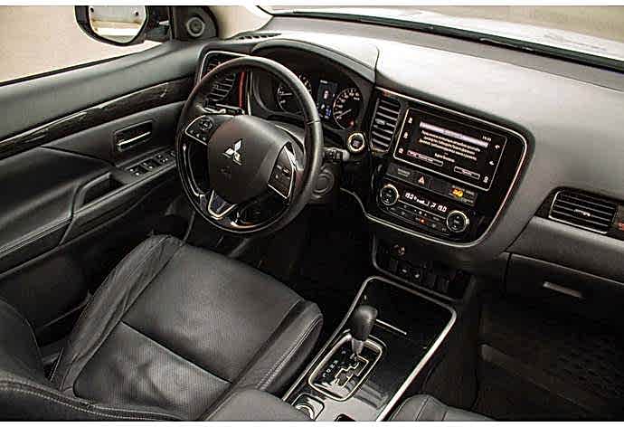 Mitsubishi Outlander салон