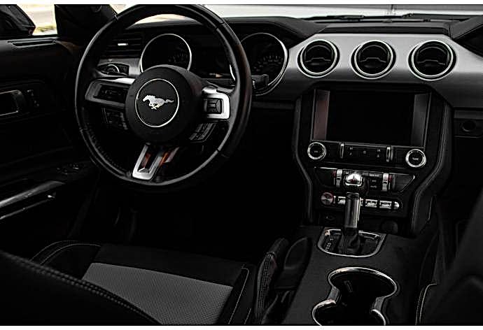 Ford Mustang салон