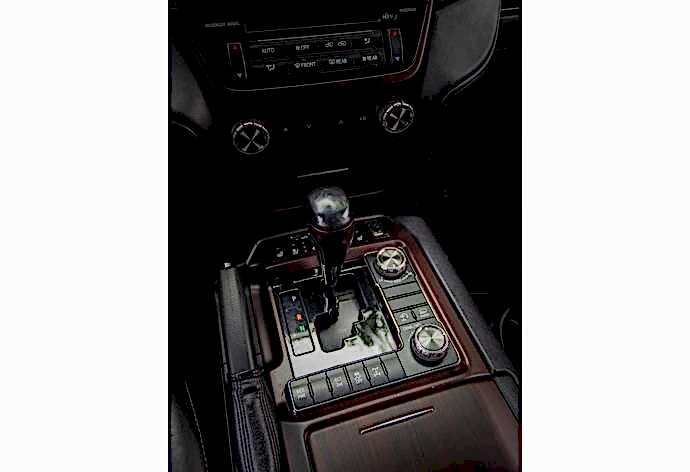 Toyota Land Cruiser 200 салон