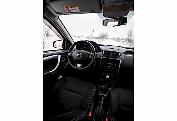 Салон Nissan Terrano