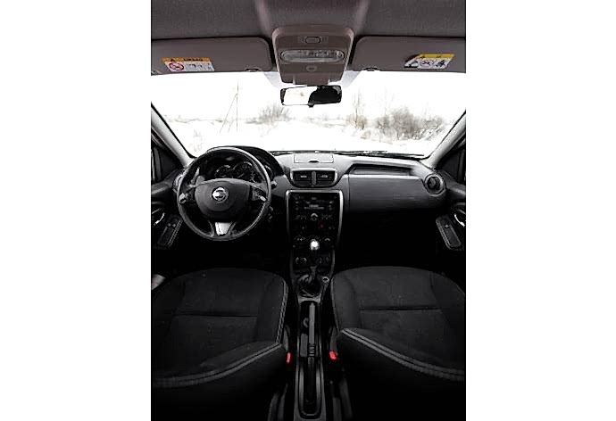 Nissan Terrano салон