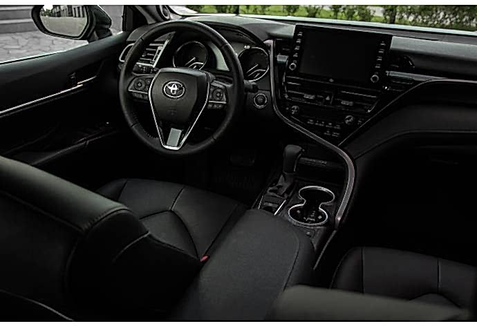 Toyota Camry 2021 салон